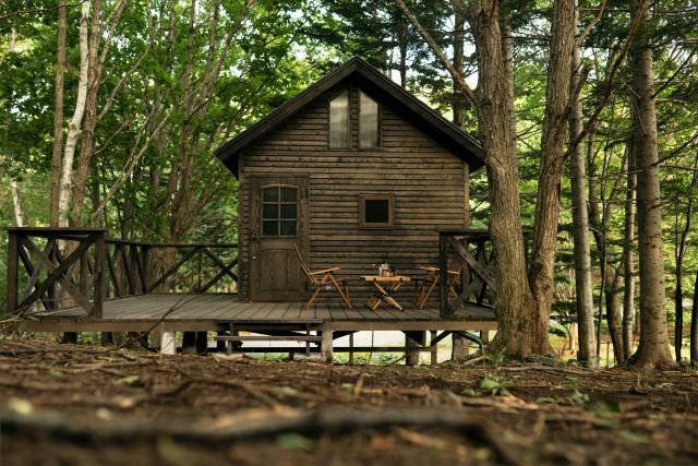 森の中に佇むCABIN。ワイルドな山小屋宿泊体験！