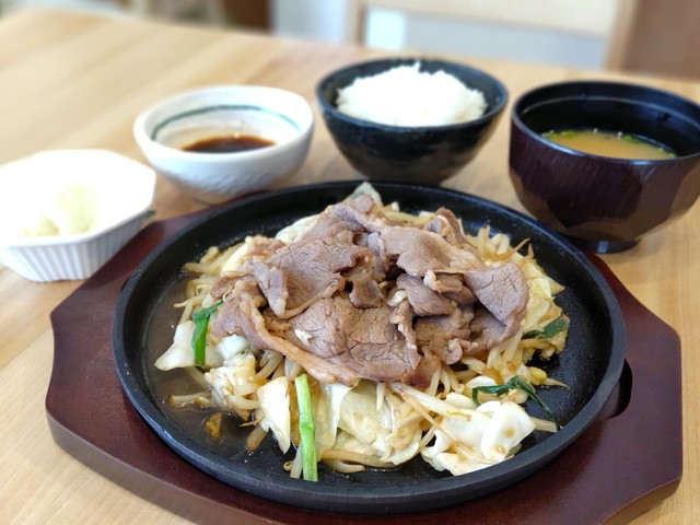 【ご夕食】ジンギスカン膳～やわらかな味付ジンギスカンを熱々の鉄板でご提供！ビールのお供にもピッタリ♪