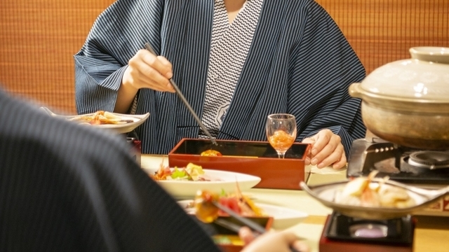 【食事処「旬彩和房ななかまど」】隣席と仕切りがある半個室の程よいプライベート空間