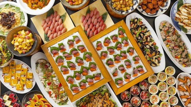 【夕食バイキング】イメージ　地元の食材をふんだんに使用、オリジナルりんご創作料理も楽しめる夕食♪
