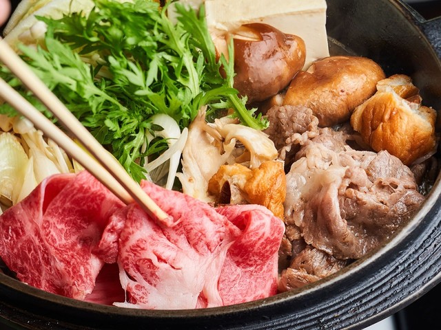 米沢牛使用すき焼き

米沢牛使用すき焼き
