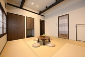 「槿(むくげ)」は古民家調に仕上げた1名様から3名様向けのシンプルなお部屋です。