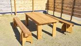 専用のBBQテーブルとベンチがあります。大人6人が座っても広々。