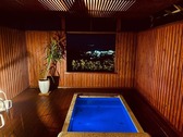 寝湯SPA KOO 浴槽横のスイッチを押すと青く幻想的に光ります