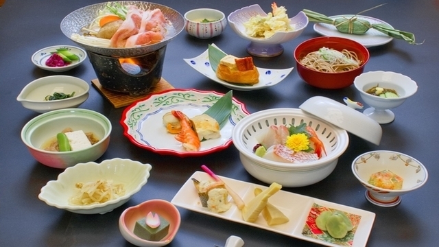 【会場食の一例】新潟県産「純白のビアンカ豚」を使った、季節感豊かな懐石料理です。
