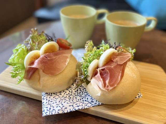 【無料サービス/朝7時～10時まで】ご宿泊のお客様にはサンドウィッチがお1人に一つ差し上げます