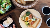 【ご朝食一例】京都「進々堂」の食パンと各種具材、ホットサンドメーカーをお届けします。