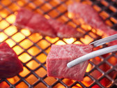 【淡路焼肉割烹「琥珀」】炭火の薫りとともに好みの焼き加減でいただく淡路牛の焼肉（イメージ）