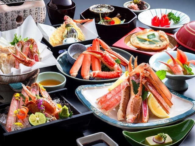 【蟹会席】お造り・焼き・茹で・鍋・天婦羅など、あらゆる調理法で仕立てた基本のカニフルコースです。