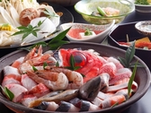 【海鮮すき鍋】その日の朝にとれたお魚や貝、エビなど海の幸がたっぷり。