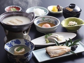 【朝食】目覚めの体に優しい朝食。熱々のお豆腐と湯葉をどうぞ。