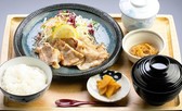 定番定食メニューの「豚生姜焼き定食」です。お気軽定食プランでご選択いただけます。