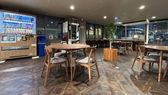 【売店】広々としつつ落ち着きのあるカフェコーナーも併設してます♪