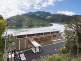 ・外観／全室レイクビューとなっており、広大なさめうら湖の湖面を望むことができます