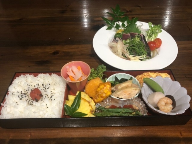 ｸﾓﾉｳｴ「カツオのたたき御膳」