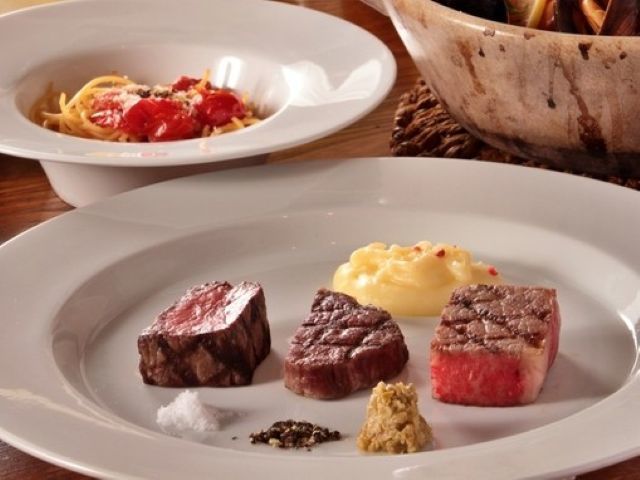 希少な「五島牛」のモモ・ヒレ・サーロインの食べくらべと旬の鮮魚を使ったお料理をお楽しみください。