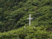 静かに朝陽がのぼり、静かに夕陽が沈む場所。キリシタンの歴史が息づく祈りの島に包まれて。
