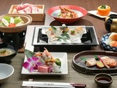＜夕食＞　特選会席　※内容は時季によります。写真はイメージ